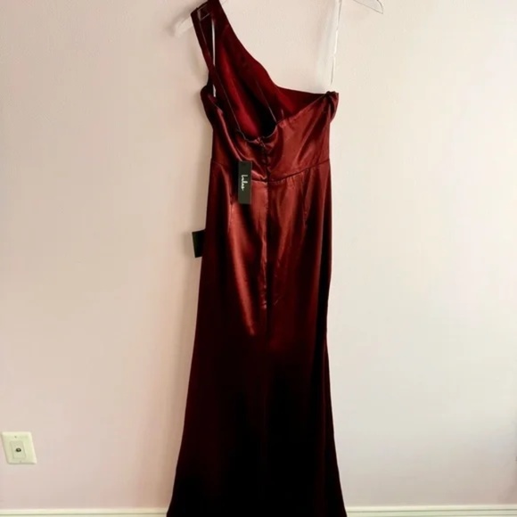 NWT Lulus Burgundy Satin One-Shoulder Maxi Dress Bridesmaid Wedding Guest - Picture 4 of 8